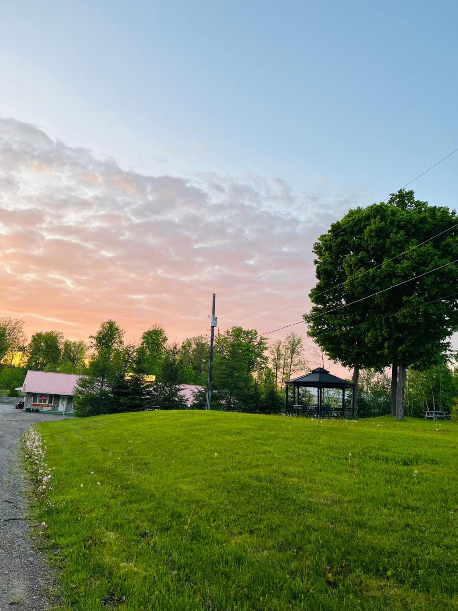 Calabogie Motor Inn Dış mekan fotoğraf