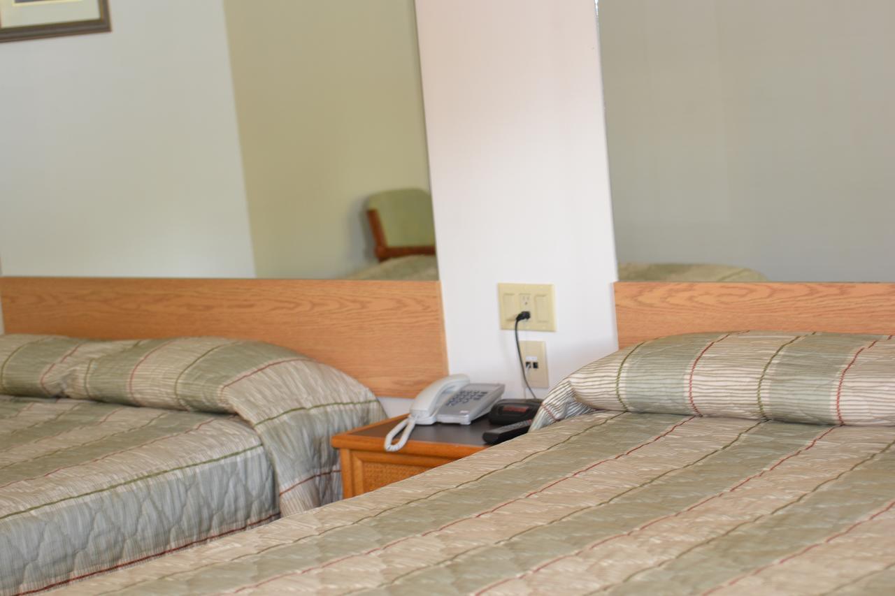 Calabogie Motor Inn Dış mekan fotoğraf